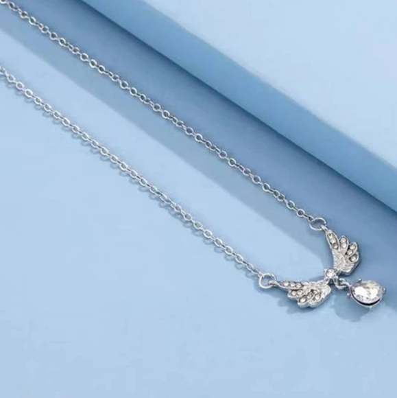 *Lady* Angel Wing and Teardrop Necklace - Picture 3 of 4